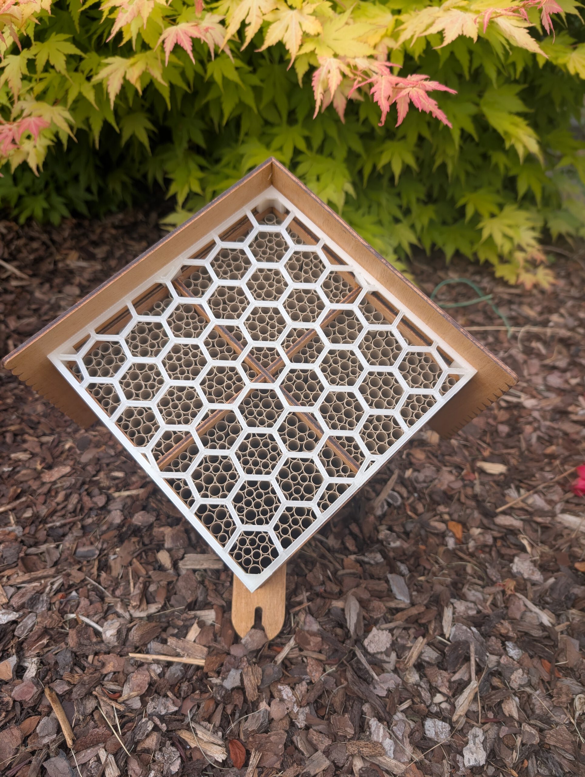Nist-Werk - Bienen Nisthilfe